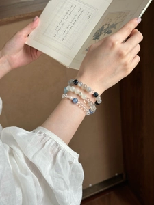 Elegantes Perlenarmband-Set aus weißem Kristall und blauem Stein für Damen im schlichten Stil