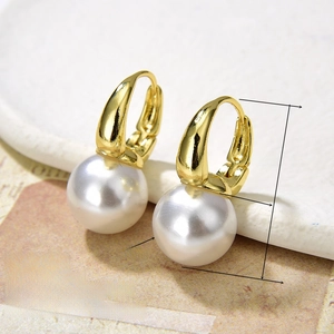 Detailed view of 18k gold plated hoop earrings with 12mm white faux pearls and dimensions