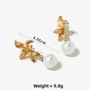 Detail view of pearl flower drop earrings with size 4.35cm and weight 9.8g specs