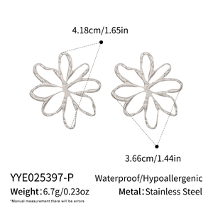 Detailed view of silver hollow flower earrings with precise dimensions and weight specs