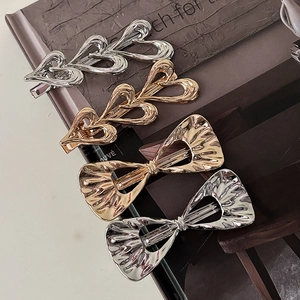 Chic 4-piece metal hair clip set featuring heart and bow designs in gold and silver