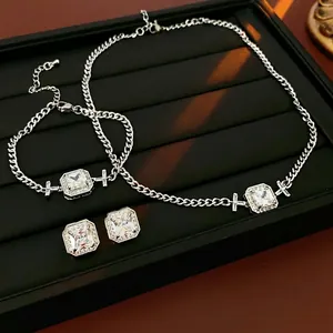 Collier Bracelet Boucles D'oreilles Clous Zircon Carré Cuivre Avec Tige D'oreille En Argent Bijoux Géométriques Femmes