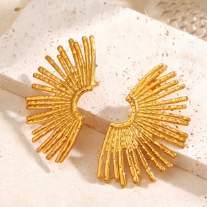 Boucles d'oreilles chic en acier inoxydable doré en forme d'éventail sur pierre