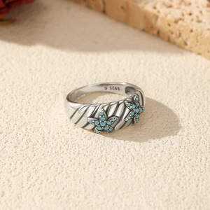 Vintage S925 sterling silver starfish ring with turquoise inlay and textured band