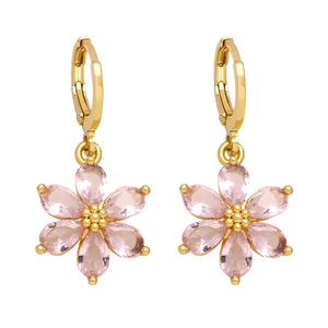 Elegante goldene Blumenohrringe mit rosa Zirkonia-Blütenblättern und Creolen für Damen