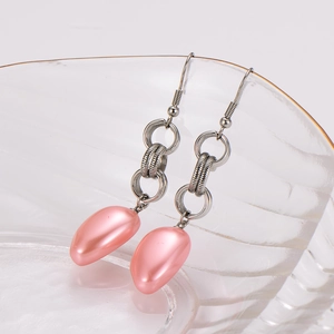Orecchini eleganti in acciaio argento con pendenti di perle rosa su ciotola