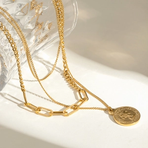 Dreilagige 18k Gold Edelstahl Halskette mit Büroklammerkette und Münzanhänger