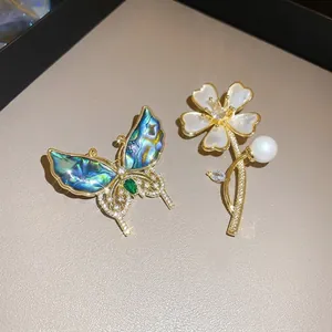 Ensemble de broches papillon et fleur dorée avec nacre de style français et zircons