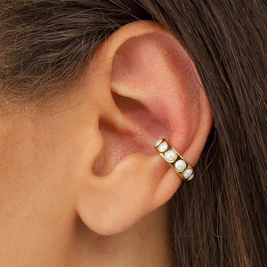 Elegant 18K gold-plated ear cuff with white pearls for women in vintage minimalist style