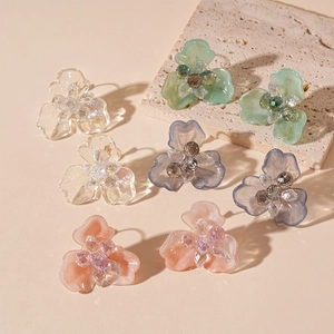 Elegant 3D Resin Flower Earrings With Crystal Beads And Silver Earring Post Sweet Transparent Floral Jewelry For Women