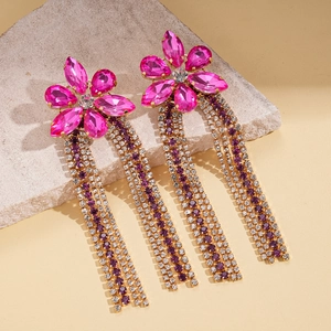 Boucles d'oreilles fleur rose avec pampilles en strass violets sur pierre naturelle