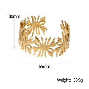 Detailed size view of a gold leaf hollow cuff bracelet with 30mm height and 65mm diameter