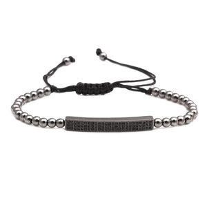 Bracelet ajustable en perles de métal gris avec barre incurvée sertie de micro-zircons