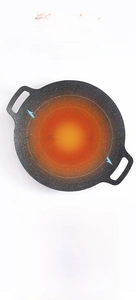 Macro view of Maifan stone round grill pan showing central heating and thermal distribution