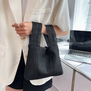Sac à main élégant pour femme en strass noirs avec texture brillante au bureau