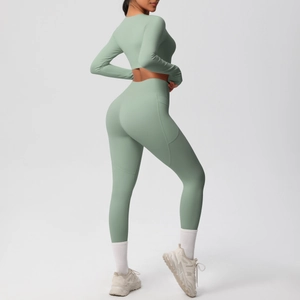 Detail view of mint green high-elastic yoga set with side pockets and matte finish