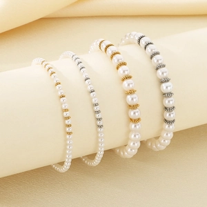 Ensemble de bracelets en perles de style français avec détails dorés et argentés