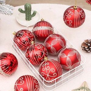 Lot de boules de Noël rouges de 8 cm avec paillettes dorées sur fond de neige festif