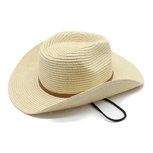 Chapeau de cowboy en paille avec bande en similicuir brun et mentonnière réglable
