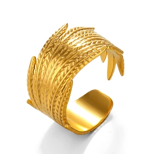 Minimalist 18K gold plated stainless steel feather open ring with textured relief detail