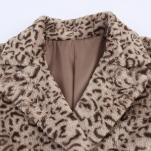 Long leopard print faux fur coat featuring a wide lapel and trendy street style design