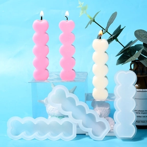 Dettaglio dello stampo in silicone a 5 cuori per candele fai da te e progetti in resina
