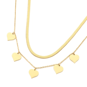 Collier double rang doré chic avec une chaîne à chevrons et des pendentifs en cœur