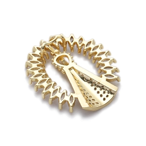 Collier avec pendentif ovale religieux plaqué or avec zircon et charm de marguerite