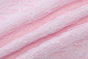 Vue macro détaillée du motif en dentelle rose délicate avec broderie florale