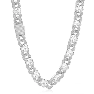 Detail van de 12 mm zilveren Cubaanse ketting met hart hanger en schitterende zirkonia's