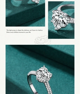 Macro di anello d'argento con grande zircone a cuore e pavé di cristalli lucidi