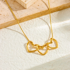 Minimalist gold plated heart link pendant necklace with fine chain for women