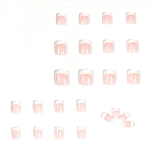 Uñas postizas French cortas y cuadradas con base nude y puntas blancas en fondo blanco