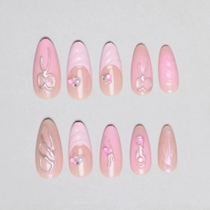 Faux ongles amande roses avec nœuds papillon 3D, perles et relief argenté