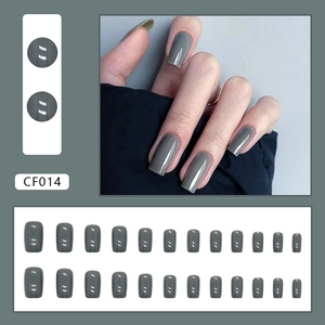 Glanzende cementgroene vierkante plaknagels set CF014 met 24 stuks op handmodel
