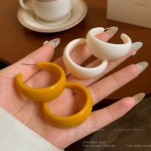 Retro C-Shaped Hoop Earrings For Women Acrylic Resin Glossy Finish With Silver Earring Post Vintage Hong Kong Style Jewelry