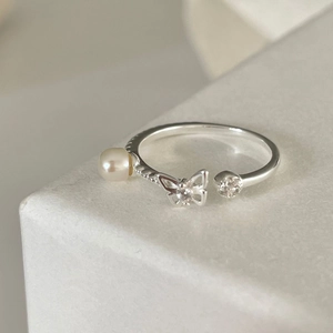 S925 sterling silver open ring featuring a lustrous pearl and zircon butterfly design