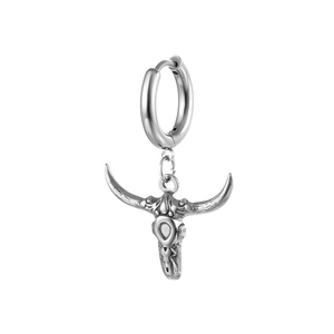 Vue détaillée du pendentif tête de taureau en acier inoxydable argenté pour homme hip-hop