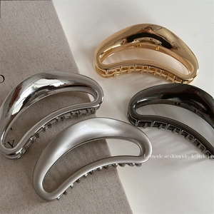Large Metal Hair Claw Clips Alloy Hollow Out Crescent Moon Shark Clip Elegant Minimalist Hair Accessories For Women Updo