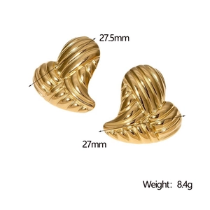 Boucles d'oreilles cœur en acier titane plaqué or 18 carats avec motif rayé et dimensions