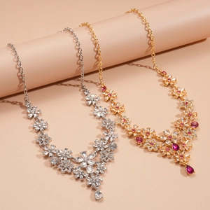 Luxury rhinestone floral pendant necklace in silver and gold vintage palace style