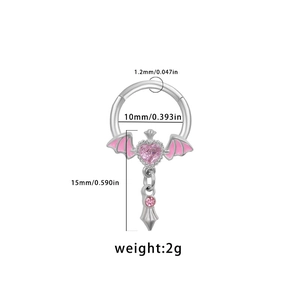 Détail d'un bijou de piercing cœur ailé rose avec gauge 1,2mm et diamètre interne 10mm