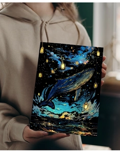 Art à gratter A4 phosphorescent montrant une baleine volant au-dessus de la mer nocturne
