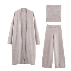 Dreiteiliges Strickset in Haferfarbe mit Strickjacke, Tube-Top und weiter Hose