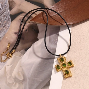 Retro 18K gold plated stainless steel hammered cross necklace with green crystals