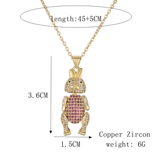 Détails des dimensions du collier pendentif lapin doré avec zircons cubiques roses