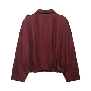 Vue arrière d'un blouson aviateur bordeaux texture daim avec silhouette minimaliste