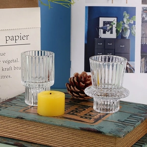 Ensemble de bougeoirs en verre cannelé avec texture rayée pour décoration intérieure