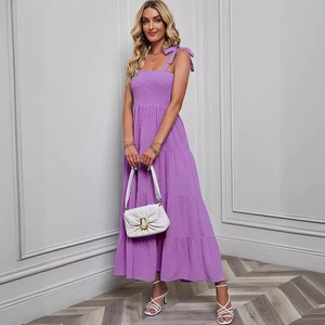Robe midi violette à volants avec bretelles à nœuds et bustier froncé élégant
