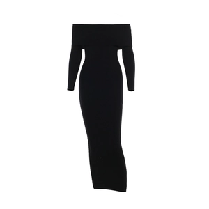 Elegantes schulterfreies schwarzes Strick-Maxikleid mit Ärmeln und Rippenstruktur